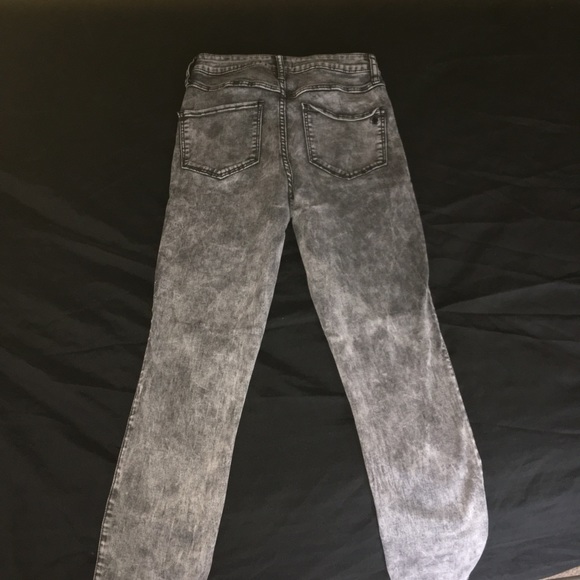 Gray jeans! - Picture 3 of 4